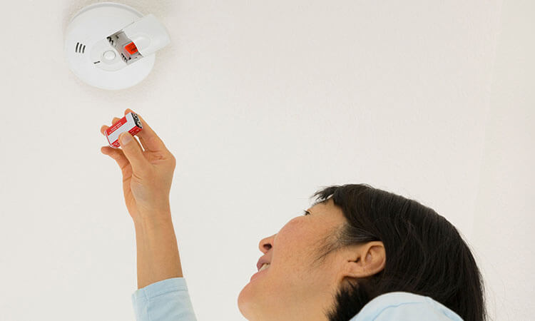 How To Change The Battery In Smoke Detectors